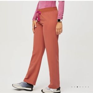 Figs Livingston Scrub Pants in Terracotta, Size Small Tall, NWT